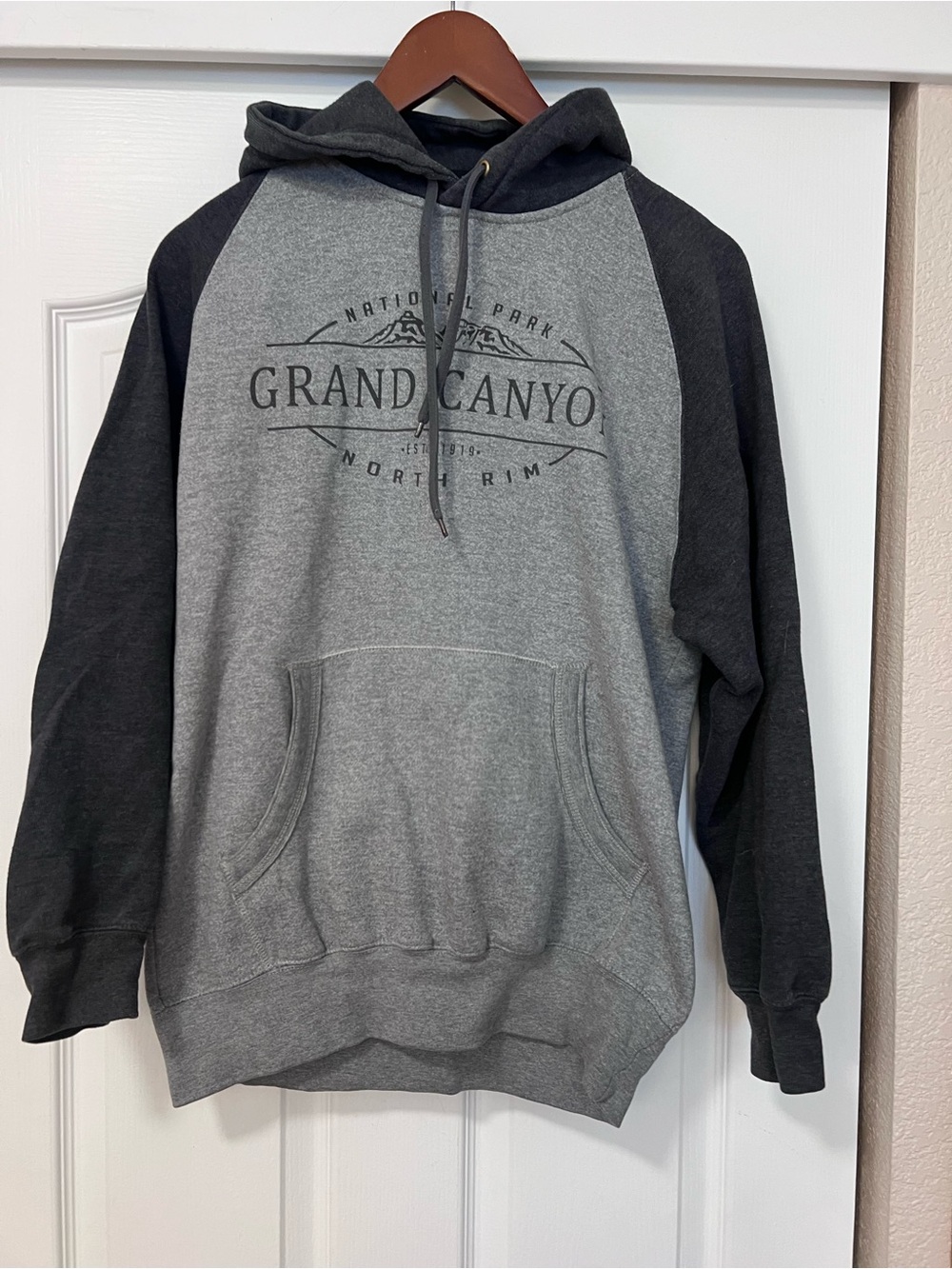 Grand Canyon Men's Gray & Charcoal Hooded Pullover Sweatshirt - Small